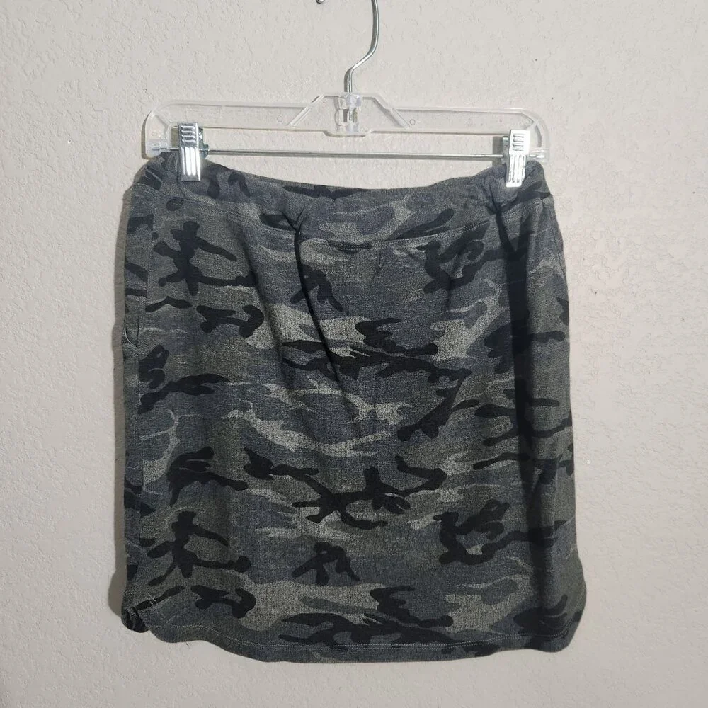 Sundry Mini Skirt Camo Print Stretch Knit Size 1 Made in USA